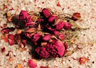 koupelová sůl Matura s plátky růže